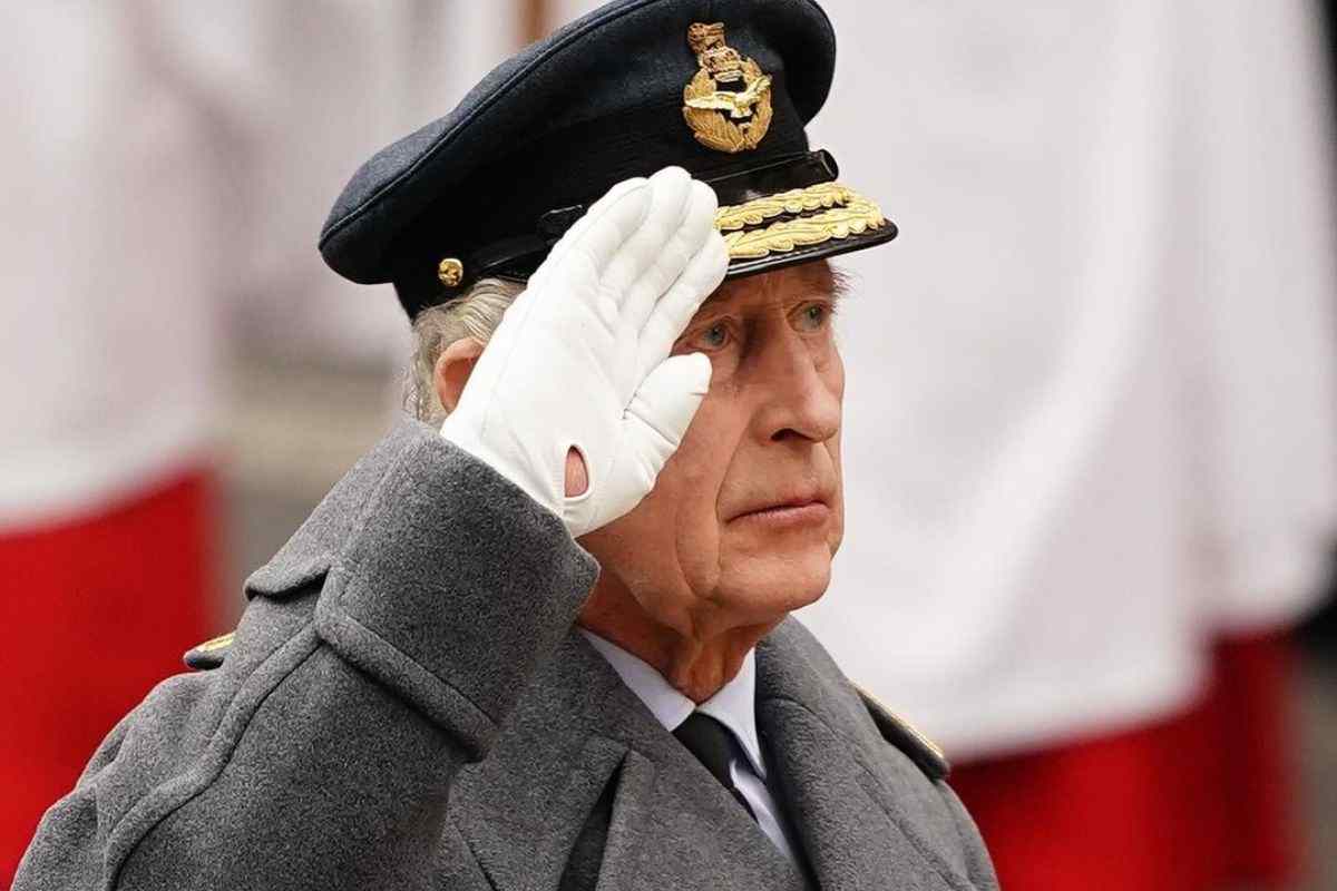 ultimo regalo carlo regina elisabetta