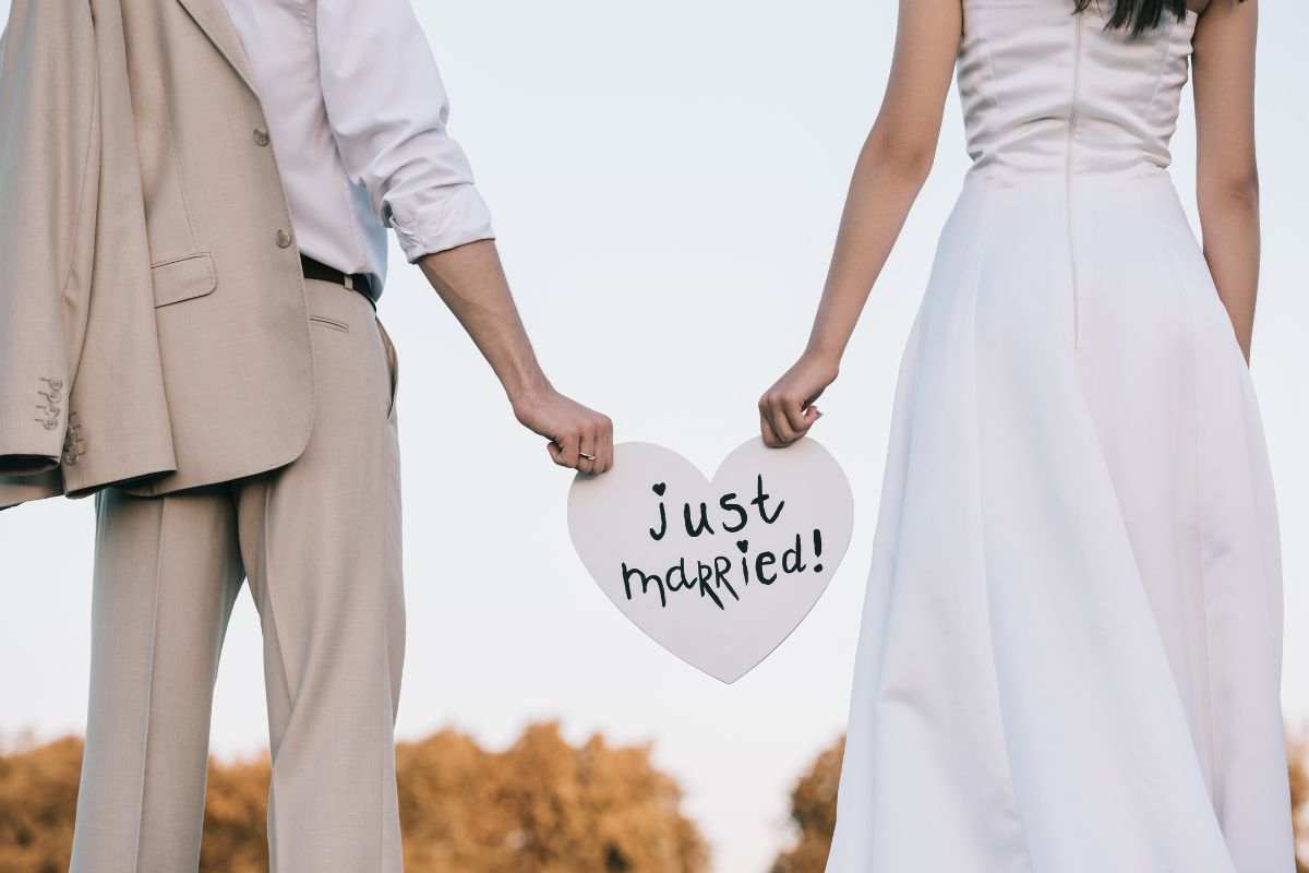 Bambina sposa suo babysitter