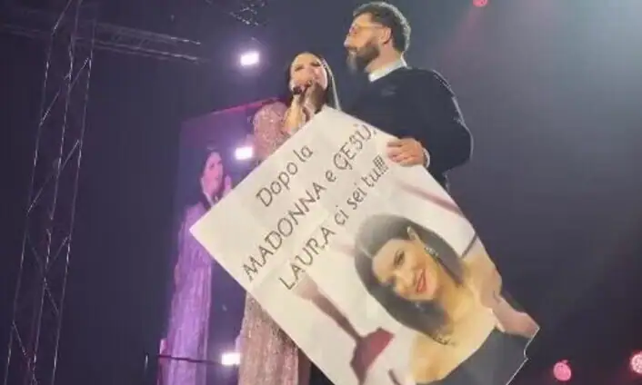 Laura Pausini sorpresa