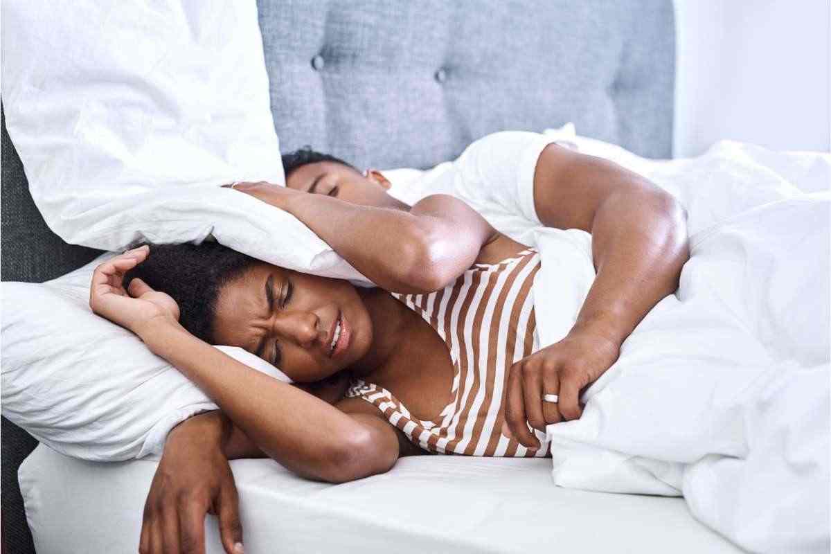 posizioni corrette dormire coppia